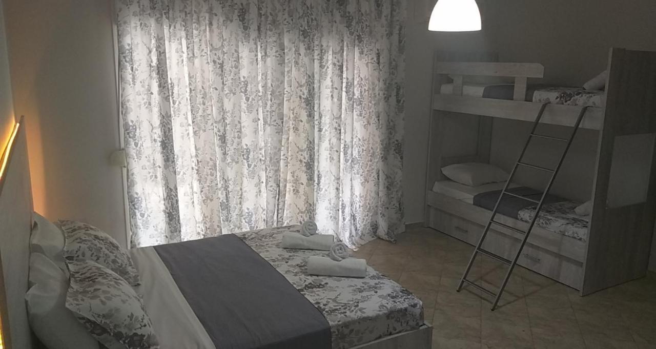 Studio Garden Apartment Nea Kallikrateia Bagian luar foto