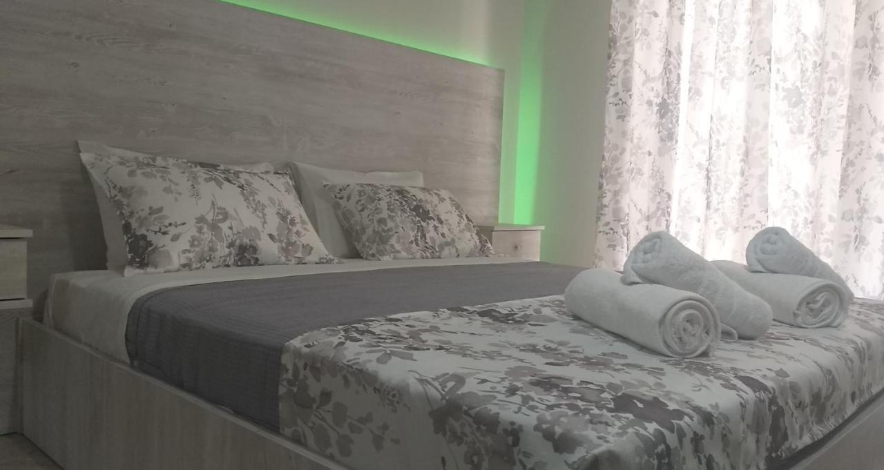 Studio Garden Apartment Nea Kallikrateia Bagian luar foto