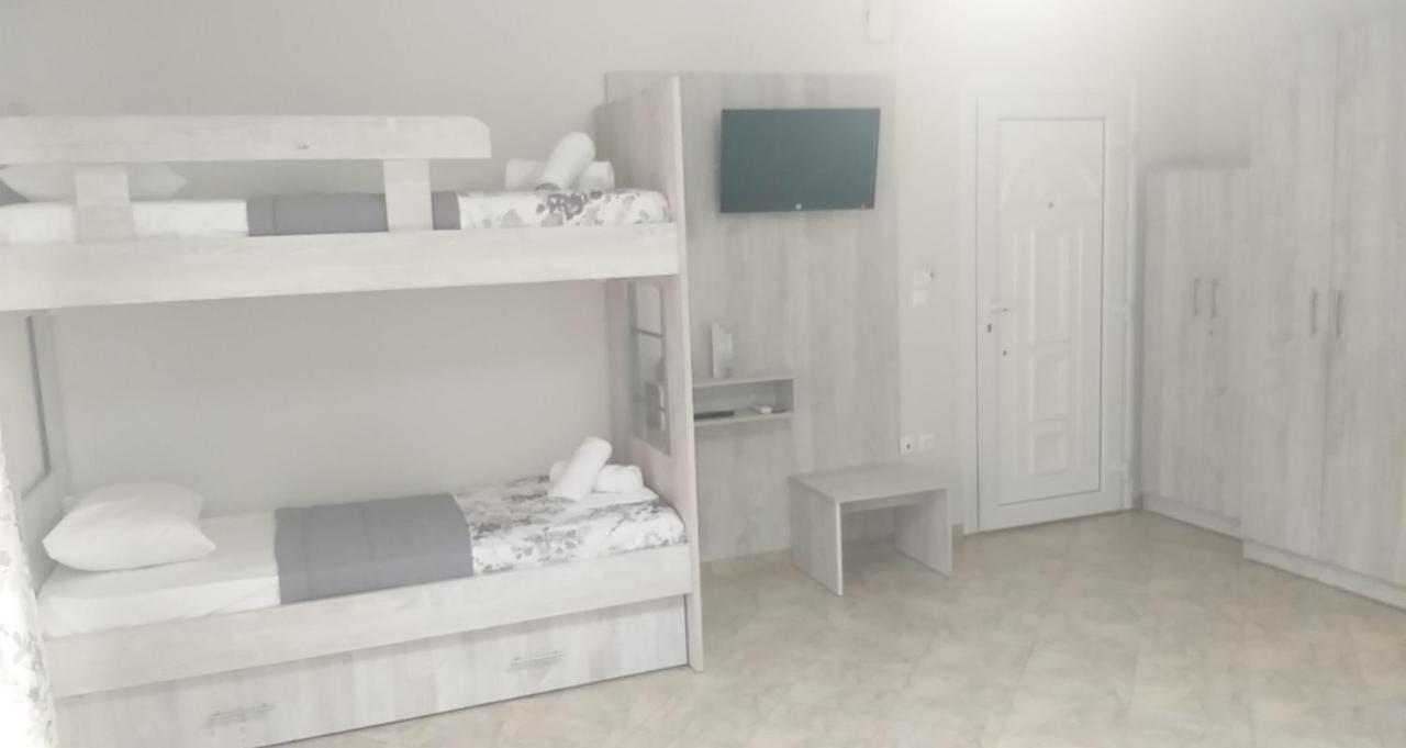 Studio Garden Apartment Nea Kallikrateia Bagian luar foto