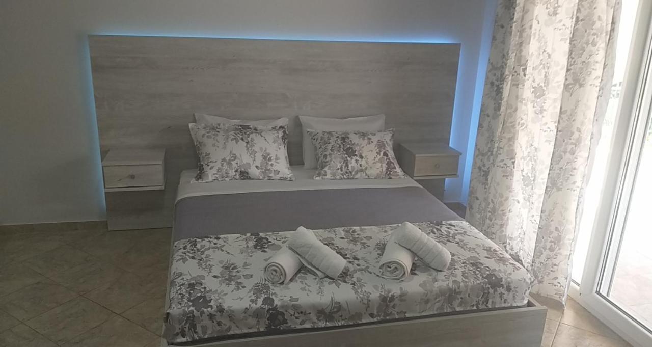 Studio Garden Apartment Nea Kallikrateia Bagian luar foto